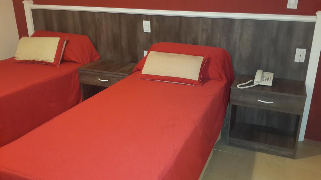 Hotel Cueva De Las Manos 佩里托莫雷诺 外观 照片