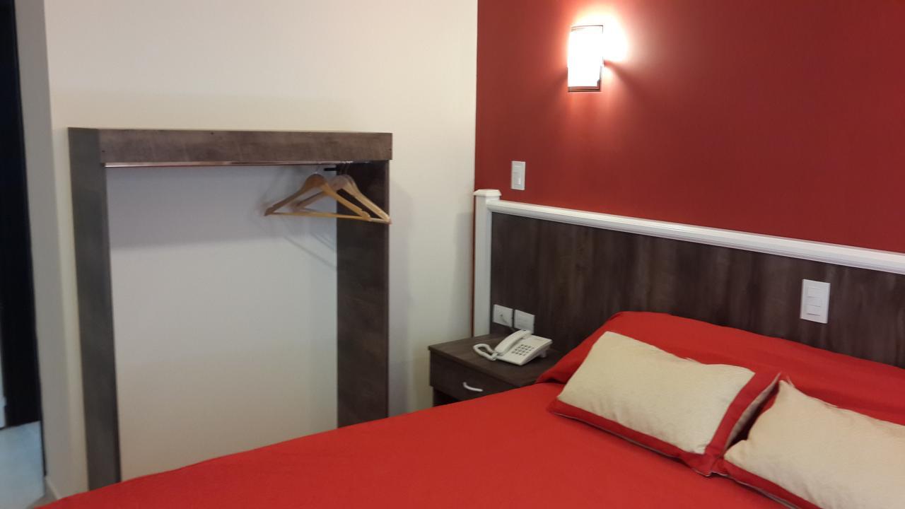 Hotel Cueva De Las Manos 佩里托莫雷诺 外观 照片